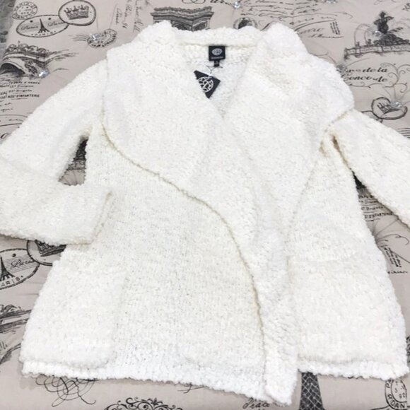 Bobeau Boucle Popcorn Draped Button Cardigan - Picture 5 of 9